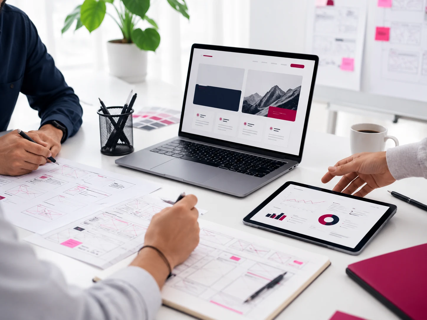 Équipe Agadir Concept travaillant sur une stratégie digitale, un site web et des tableaux de bord